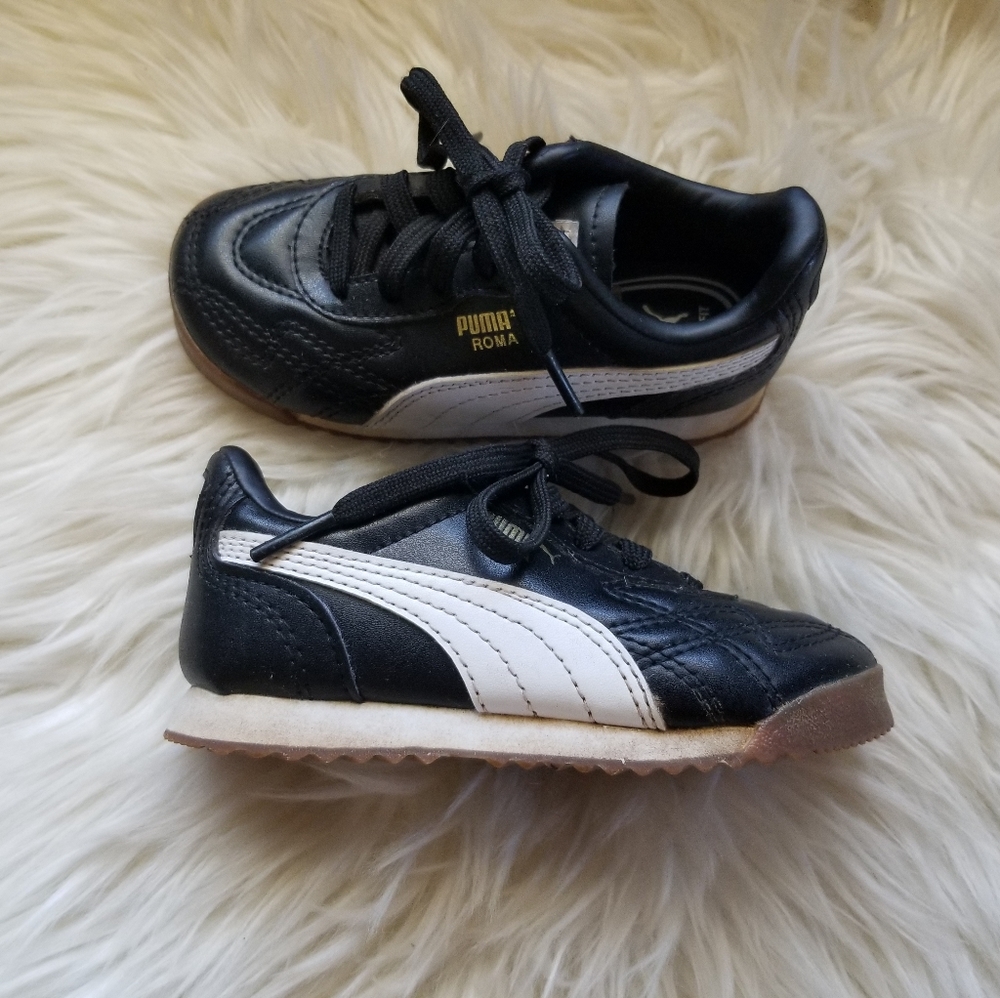 Toddler size 7 Puma Romas